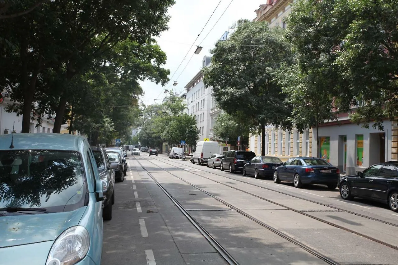 Casa Nostra - Ruhige Stadtwohnung Mit Balkon Vienna