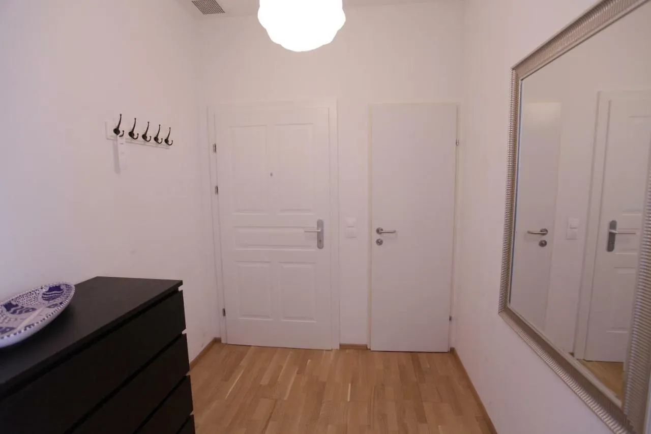 Casa Nostra - Ruhige Stadtwohnung Mit Balkon Vienna